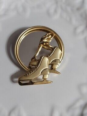 Vintage Danecraft Textured Gold Tone/Mirrored Ice Skating Brooch/Pin